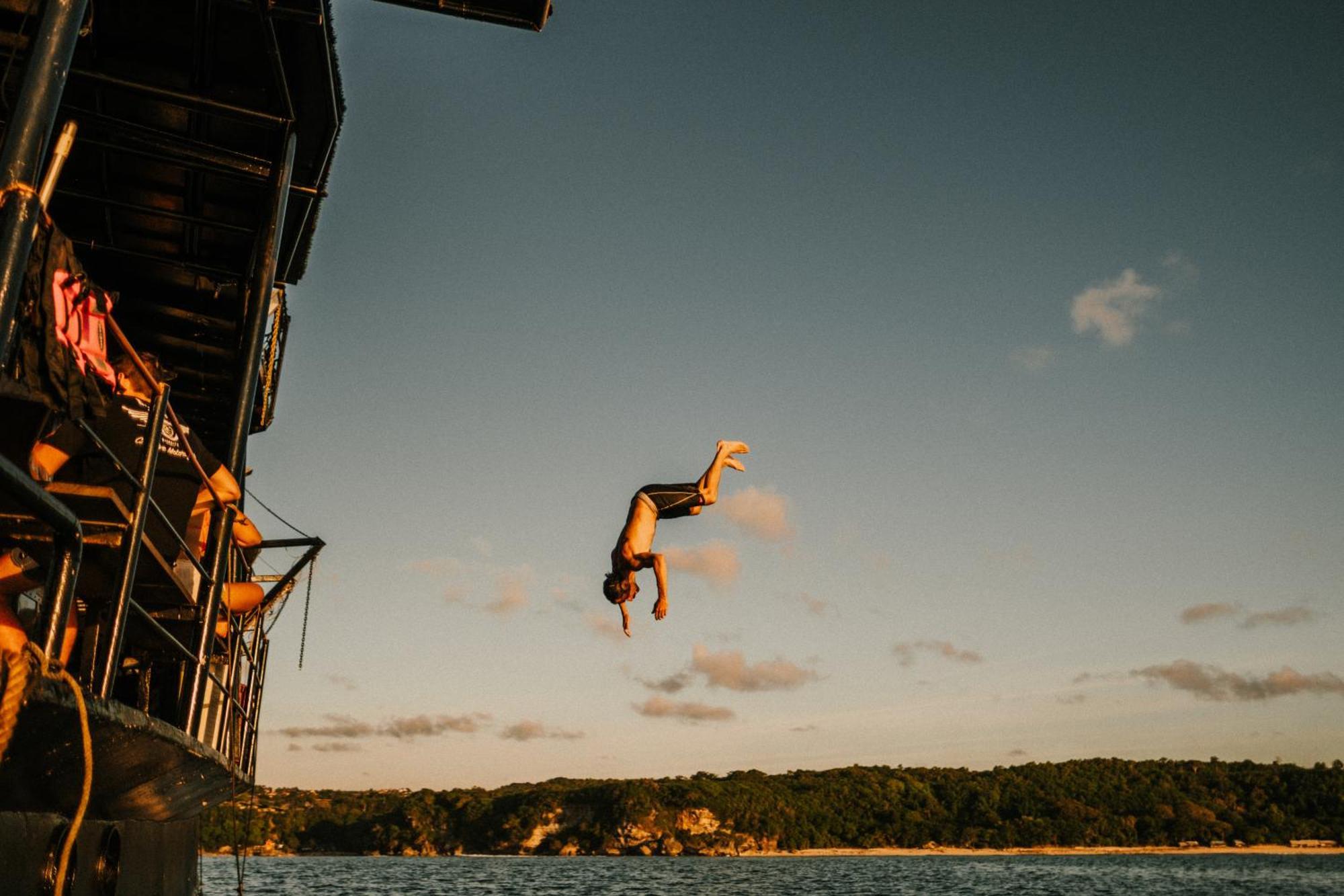Floating Saltwater Cowboys Botel *