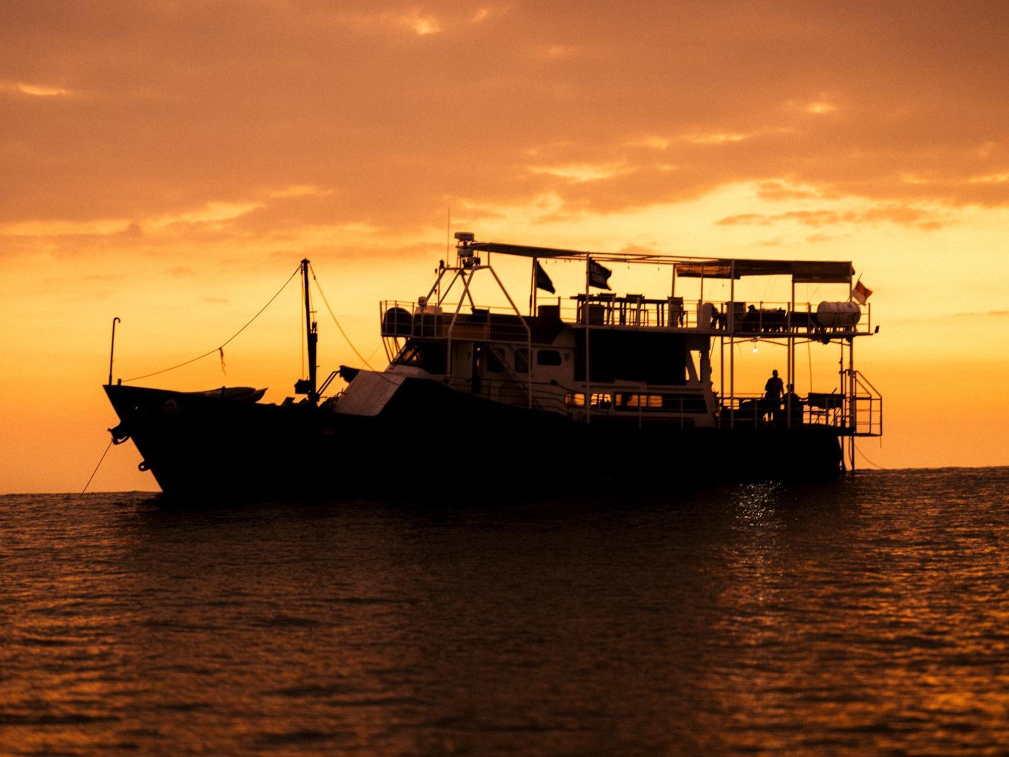 Floating Saltwater Cowboys बोटेल