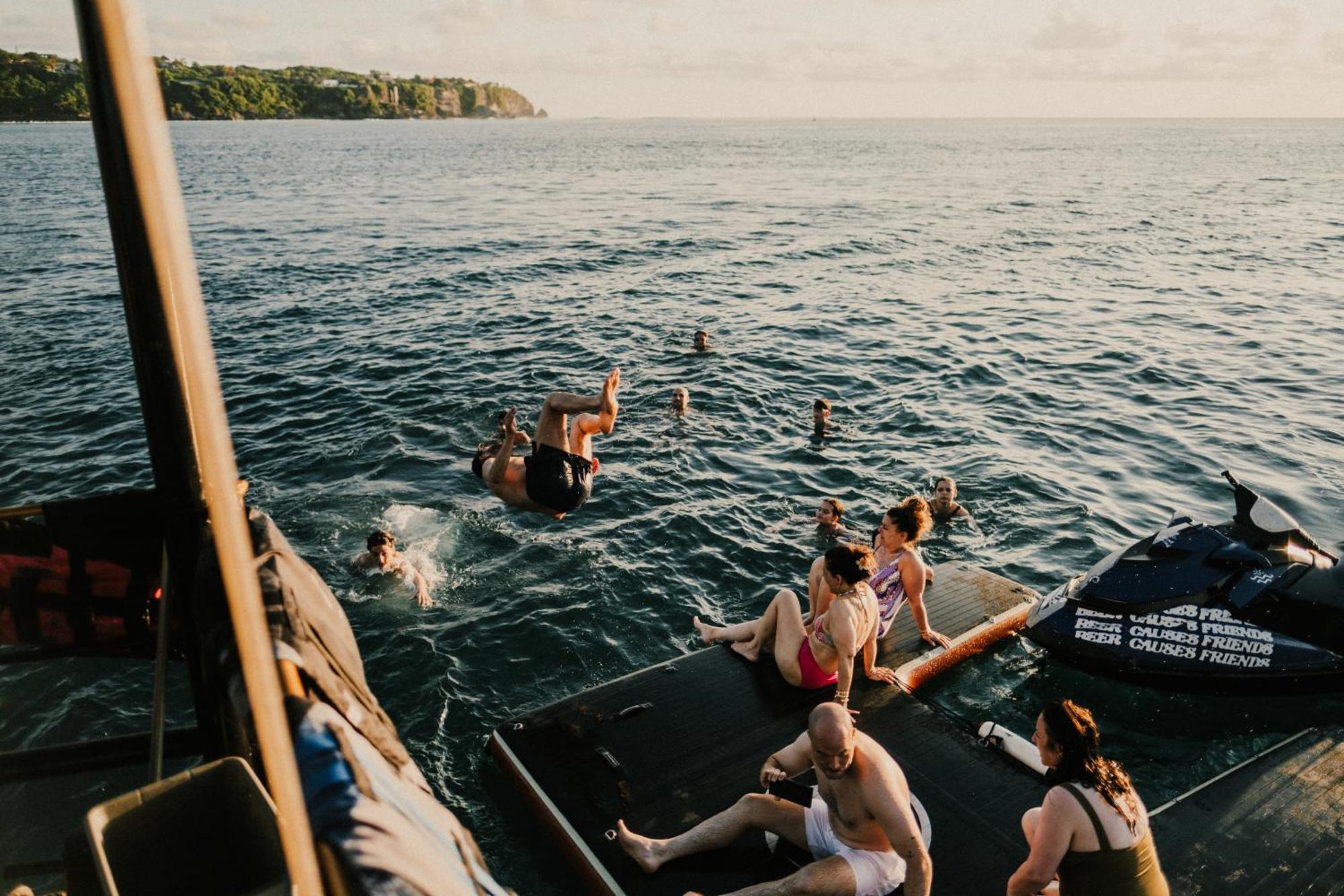 बोटेल Floating Saltwater Cowboys Kuta (Bali)